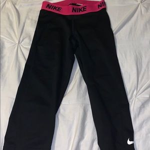 Girl’s Black Nike capri leggings